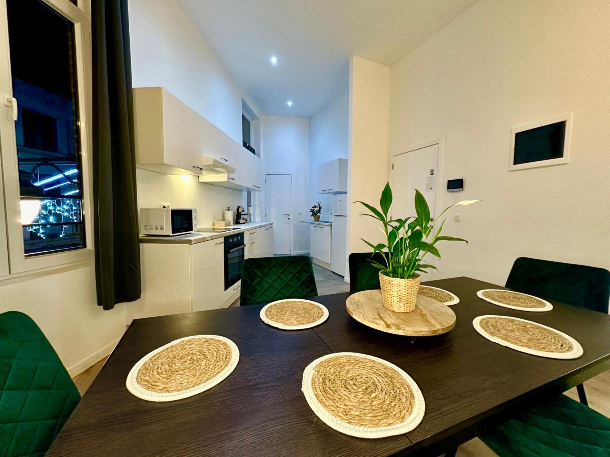 Luxury Suites Mons By Rikas Hotels Extérieur photo
