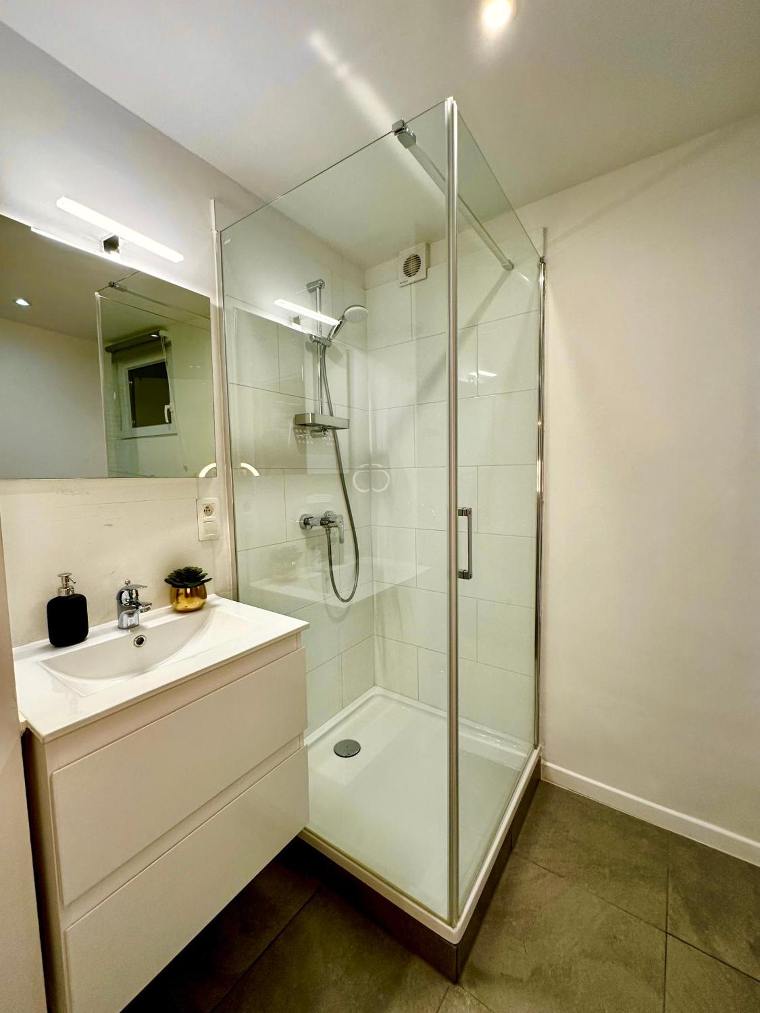 Luxury Suites Mons By Rikas Hotels Extérieur photo