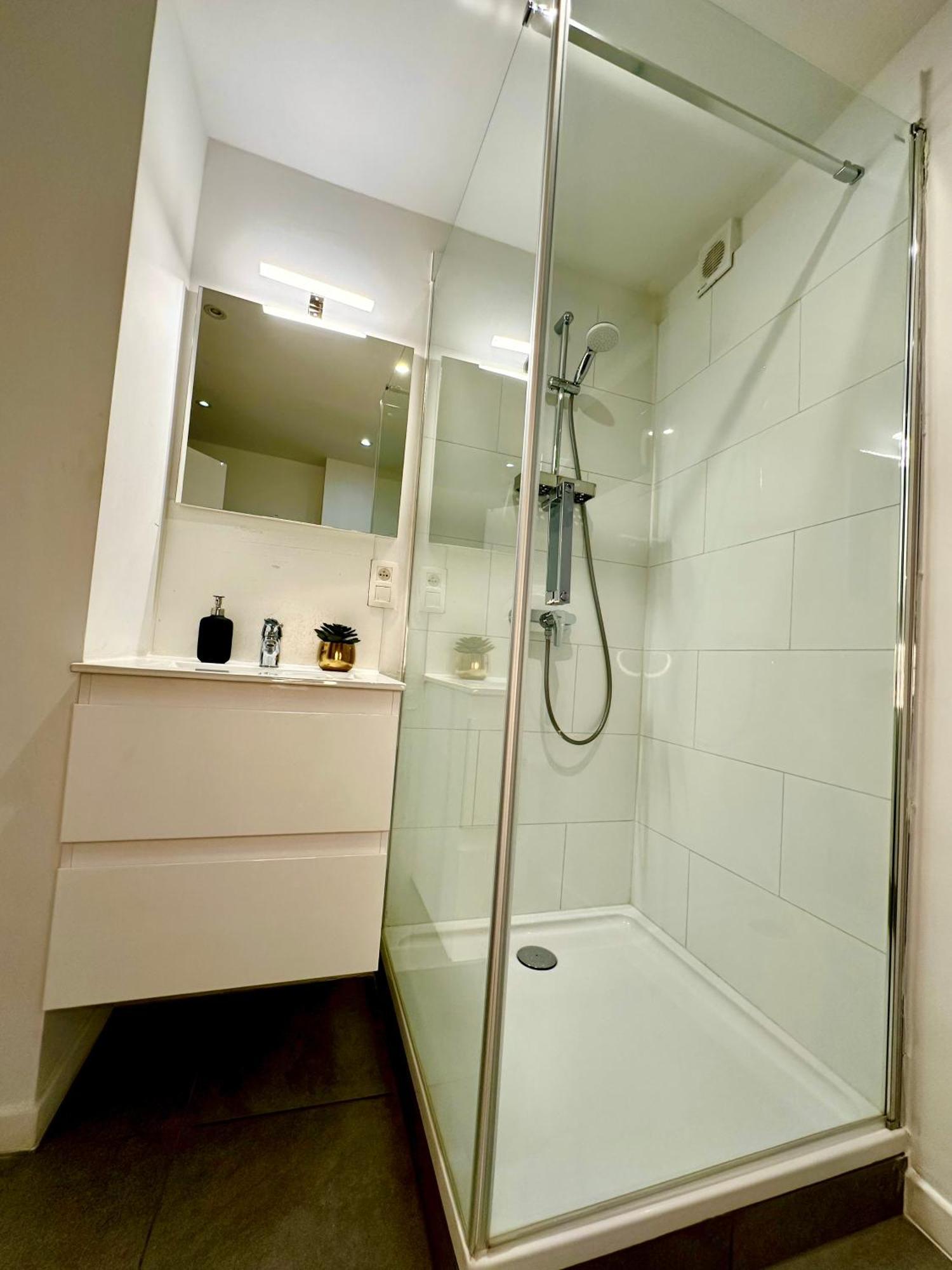 Luxury Suites Mons By Rikas Hotels Extérieur photo