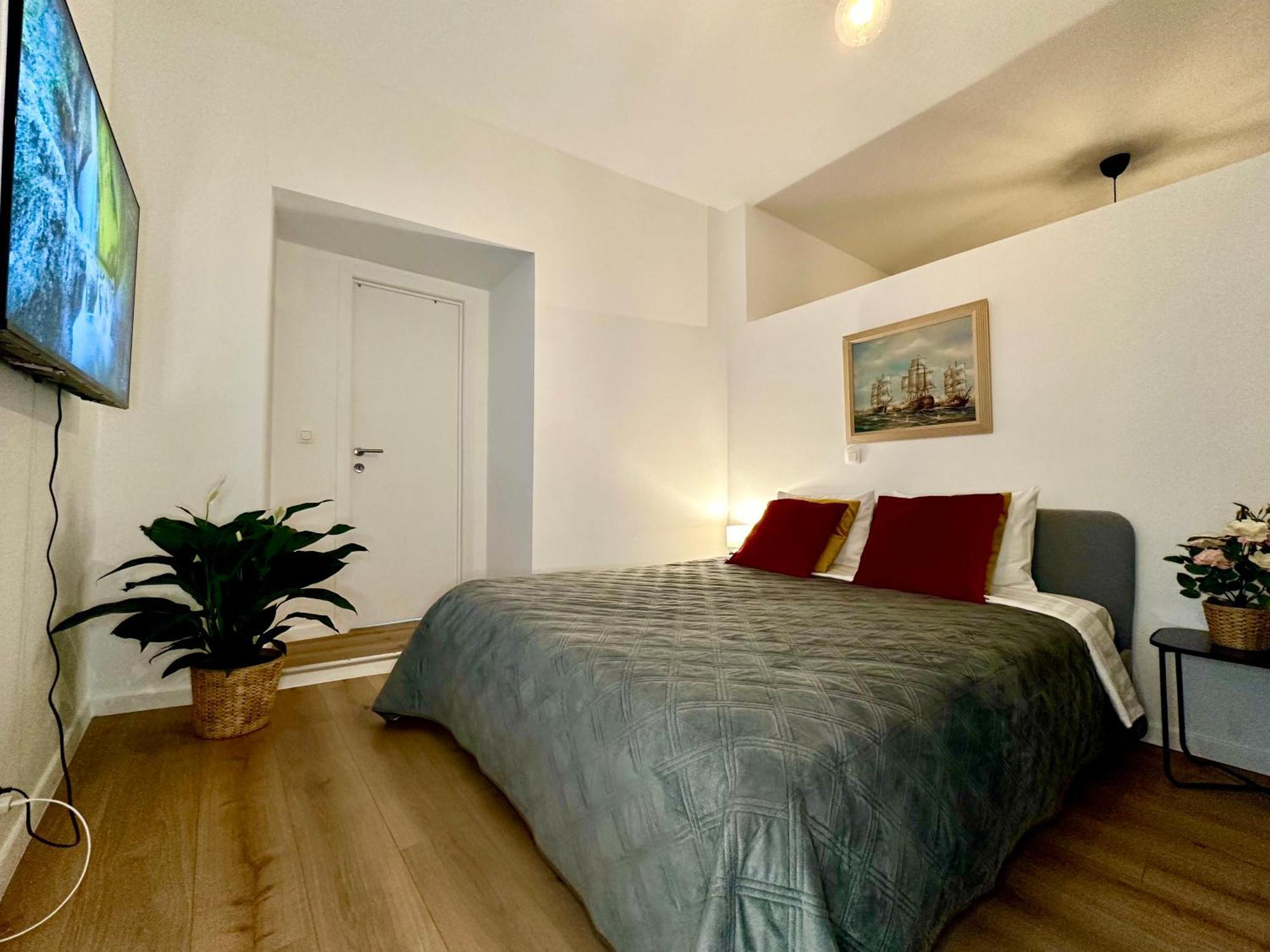 Luxury Suites Mons By Rikas Hotels Extérieur photo