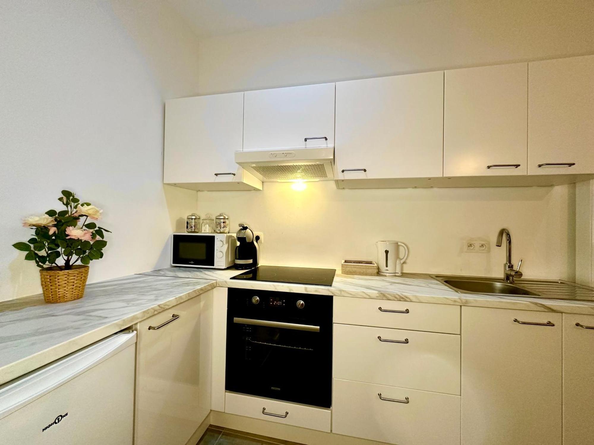 Luxury Suites Mons By Rikas Hotels Extérieur photo